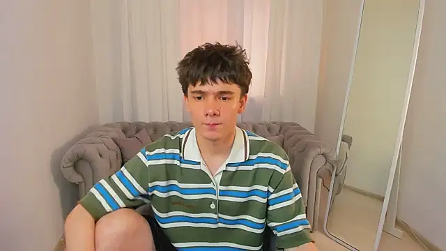Snapshot of Ethan_Crowe chatting on July 30, 10:47 am Ethan Crowe online show from July 30, 10:47 am