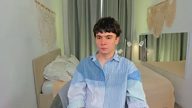 Snapshot of Ethan_Crowe chatting on July 31, 10:58 am Ethan Crowe online show from July 31, 10:58 am
