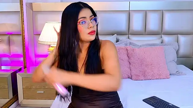 Snapshot of AliceLavenders chatting on July 28, 2:57 pm AliceLavenders online show from July 28, 2:57 pm
