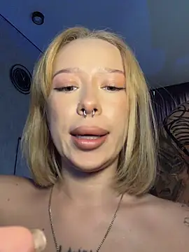 MaryChanXO online show from June 25, 9:58 am