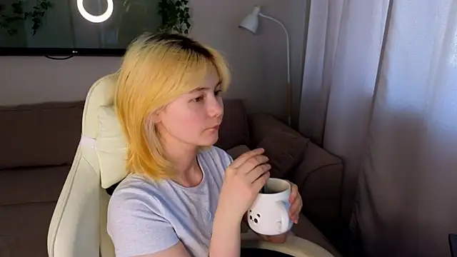 Emily Miu online show from June 21, 2:58 am
