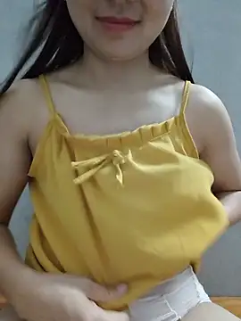 Snapshot of camri-zz chatting on July 17, 12:23 pm camri-zz online show from July 17, 12:23 pm