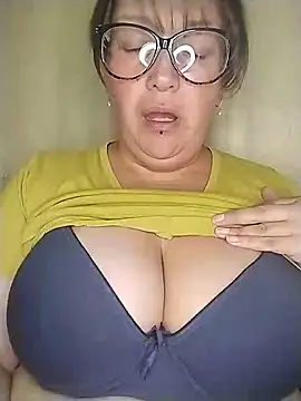  Saraqueen-- online show from June 17, 2:47 am