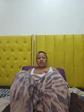 THICKCHARMAxxx28 online show from June 15, 8:33 pm