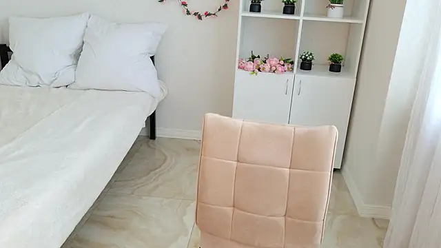 Snapshot of Mirabella_Flower chatting on July 16, 5:13 am Mirabella Flower online show from July 16, 5:13 am