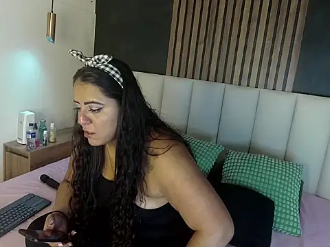 ShelyEvans   online show from June 26, 1:10 am