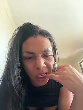 Snapshot of latinasexydoll chatting on June 17, 11:01 am latinasexydoll online show from June 17, 11:01 am