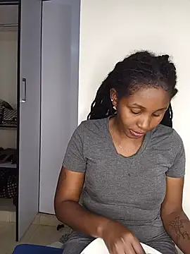 Snapshot of Holy_Virgin chatting on June 17, 6:31 pm Holy Virgin online show from June 17, 6:31 pm