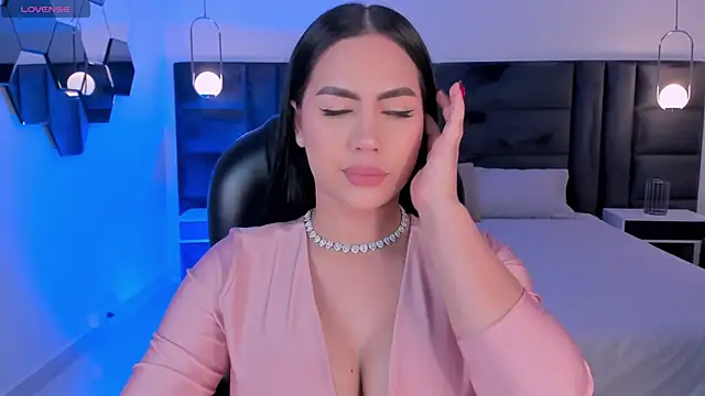 Snapshot of SabrinaMontclair chatting on June 29, 9:15 pm SabrinaMontclair online show from June 29, 9:15 pm