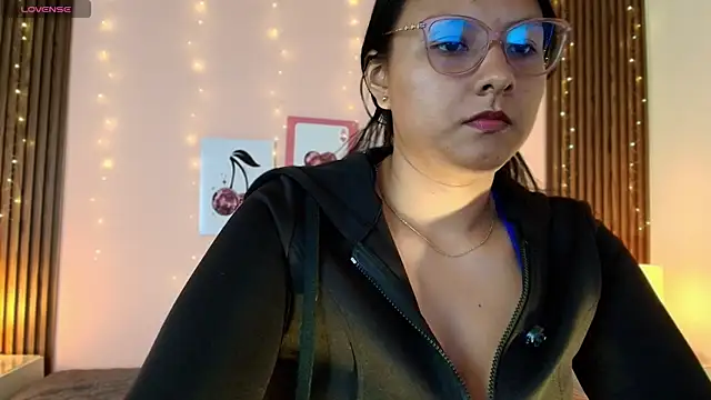 Snapshot of katty_collet chatting on June 18, 1:59 pm katty collet online show from June 18, 1:59 pm