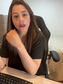 Snapshot of vivian_segreti chatting on June 27, 12:26 am vivian segreti online show from June 27, 12:26 am