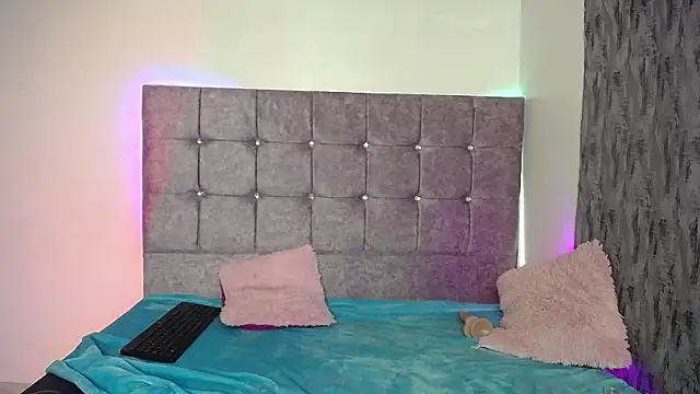 Snapshot of zira_lux chatting on June 25, 4:01 am zira lux online show from June 25, 4:01 am