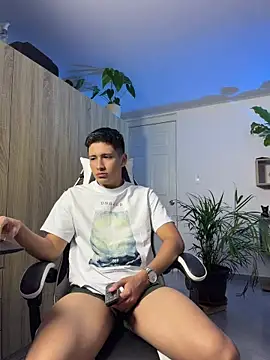 Snapshot of SantiLux_ chatting on July 2, 4:51 am SantiLux online show from July 2, 4:51 am