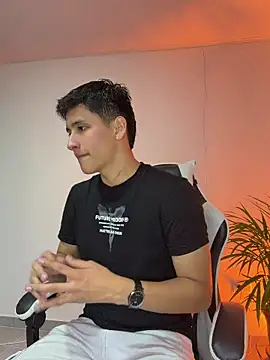Snapshot of SantiLux_ chatting on July 23, 5:27 am SantiLux online show from July 23, 5:27 am