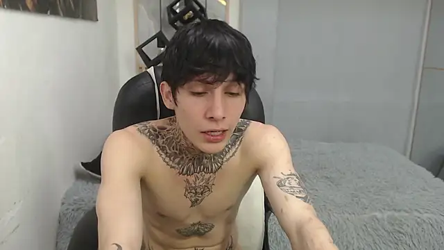 Snapshot of Cry_thereal chatting on July 13, 9:50 pm Cry thereal online show from July 13, 9:50 pm