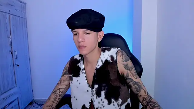 Snapshot of tylerrnova chatting on July 1, 3:19 am tylerrnova online show from July 1, 3:19 am