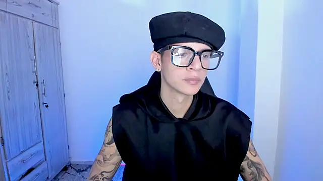 Snapshot of tylerrnova chatting on July 8, 1:54 am tylerrnova online show from July 8, 1:54 am