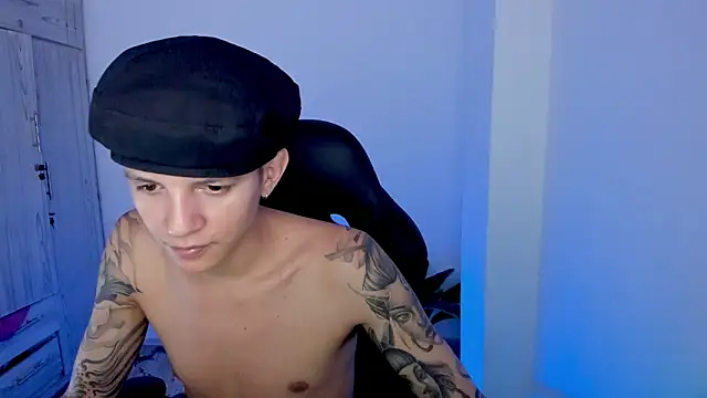 Snapshot of tylerrnova chatting on July 11, 3:20 am tylerrnova online show from July 11, 3:20 am