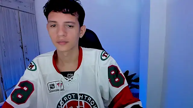 Snapshot of tylerrnova chatting on July 18, 3:22 am tylerrnova online show from July 18, 3:22 am