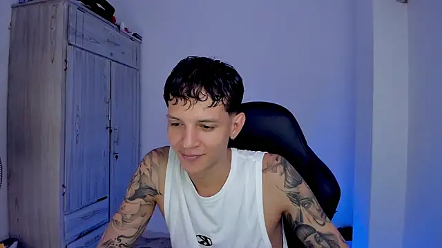 Snapshot of tylerrnova chatting on August 1, 4:12 am tylerrnova online show from August 1, 4:12 am