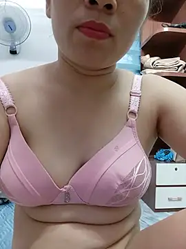 Snapshot of Bigtitss99 chatting on July 19, 8:29 am Bigtitss99 online show from July 19, 8:29 am
