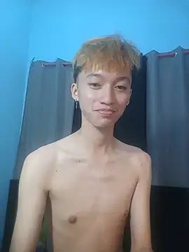 Snapshot of Fem_phiLboy69 chatting on July 2, 7:36 am Fem phiLboy69 online show from July 2, 7:36 am