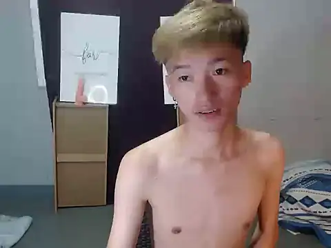 Snapshot of Fem_phiLboy69 chatting on August 3, 3:05 am Fem phiLboy69 online show from August 3, 3:05 am