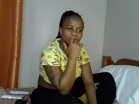 Snapshot of Curvydollyy chatting on June 17, 7:04 pm Curvydollyy online show from June 17, 7:04 pm