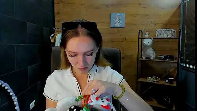 LisaaJackson online show from July 1, 12:18 pm
