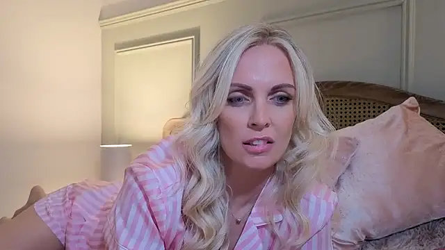 Bonnie Ryder online show from July 9, 9:08 pm