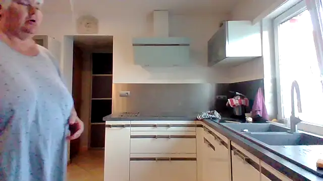 Snapshot of coquinesensuel chatting on August 4, 6:49 am coquinesensuel online show from August 4, 6:49 am