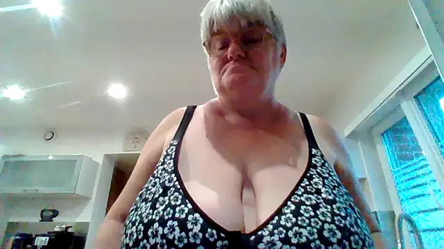 Snapshot of coquinesensuel chatting on August 4, 7:27 pm coquinesensuel online show from August 4, 7:27 pm