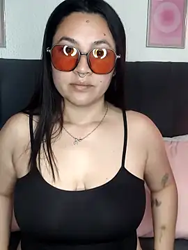 Snapshot of samm_curvy chatting on June 28, 10:38 pm samm curvy online show from June 28, 10:38 pm