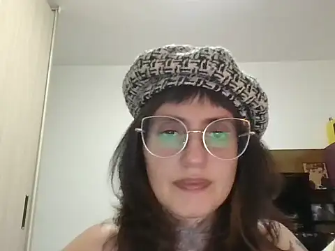 Snapshot of cathyfire chatting on June 23, 3:04 am cathyfire online show from June 23, 3:04 am