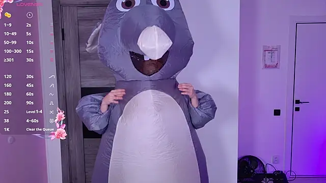 ChloeWells online show from August 9, 3:44 am