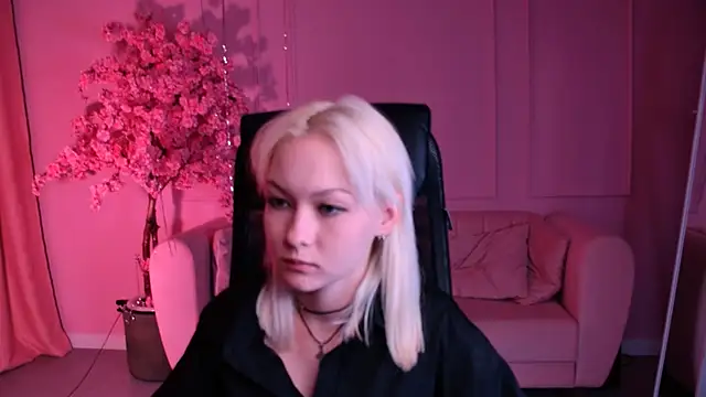 OliviaVale online show from June 19, 1:48 pm