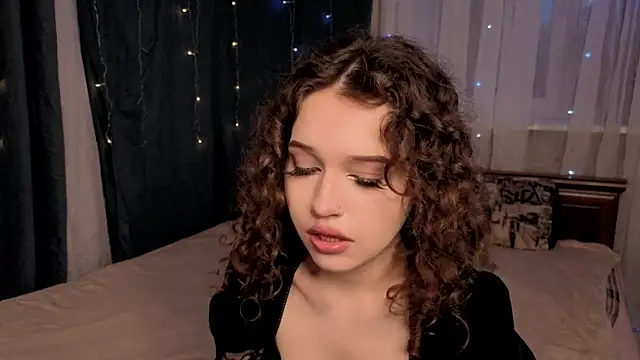 Snapshot of EsterReichert chatting on August 3, 6:44 pm EsterReichert online show from August 3, 6:44 pm