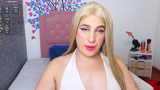 Snapshot of roxxy_pink_ chatting on June 19, 6:45 pm roxxy pink online show from June 19, 6:45 pm