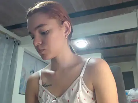 Snapshot of estrella-cutte chatting on August 2, 6:12 am estrella-cutte online show from August 2, 6:12 am