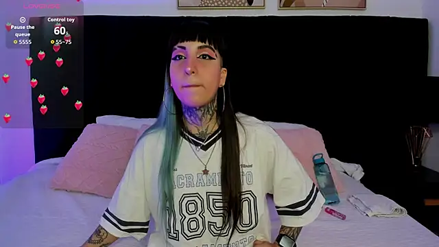 izzy moon7 online show from July 7, 11:14 am