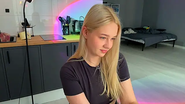 Snapshot of MichelleMargiela chatting on July 18, 2:16 am MichelleMargiela online show from July 18, 2:16 am