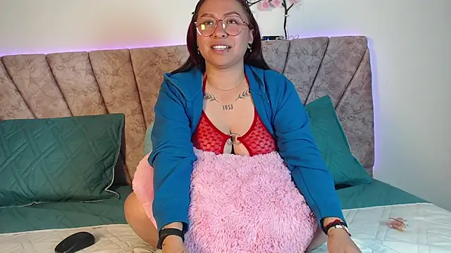 ScarlettPierce777 online show from June 25, 8:13 pm