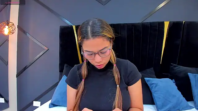 Snapshot of esther_xo chatting on July 1, 4:36 am esther xo online show from July 1, 4:36 am