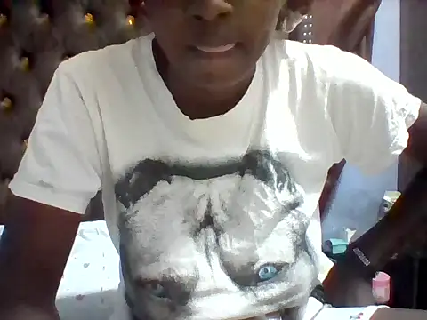 Snapshot of Access-Cute chatting on June 24, 9:52 am Access-Cute online show from June 24, 9:52 am
