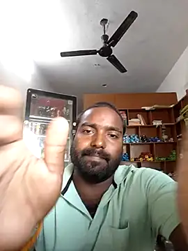 Snapshot of TinyBoy27 chatting on July 7, 11:25 am TinyBoy27 online show from July 7, 11:25 am