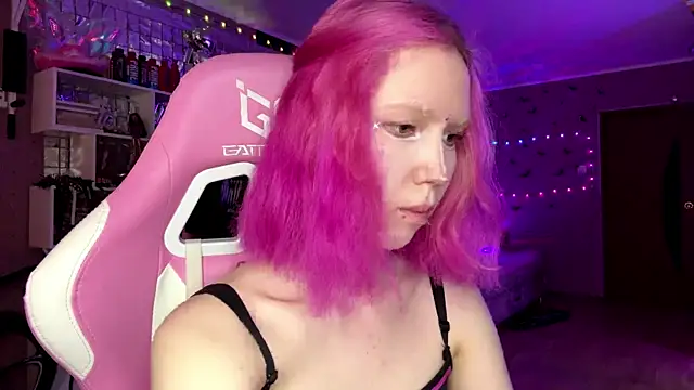 Snapshot of LiaaLuna chatting on June 24, 1:32 pm LiaaLuna online show from June 24, 1:32 pm