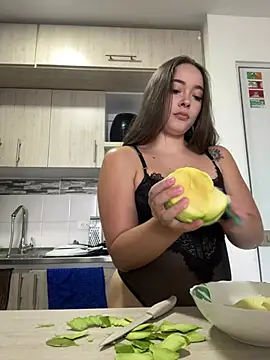 mia bornner online show from August 9, 6:35 pm