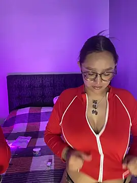 Snapshot of Annieandhannie chatting on July 6, 7:38 pm Annieandhannie online show from July 6, 7:38 pm