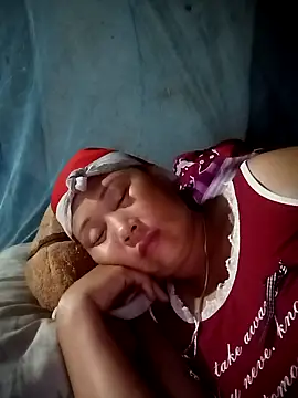 Snapshot of NyloveSquirt chatting on July 8, 8:35 pm NyloveSquirt online show from July 8, 8:35 pm
