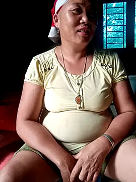 Snapshot of NyloveSquirt chatting on July 9, 8:40 am NyloveSquirt online show from July 9, 8:40 am